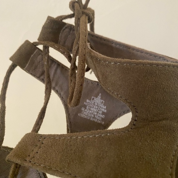 FAUX SUEDE OLD NAVY FLAT WOMENS GLADIATOR SANDALS SIZE 8 BOHEMIAN SUMMER - Picture 7 of 8